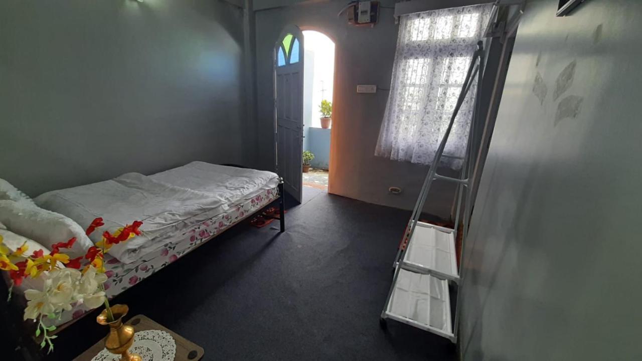 The Village Den , B&B Darjeeling Дарджилинг Екстериор снимка